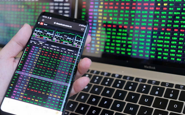 Nhóm "Blue chip" nâng đỡ, VN-Index thẳng tiến mốc 1.300 điểm