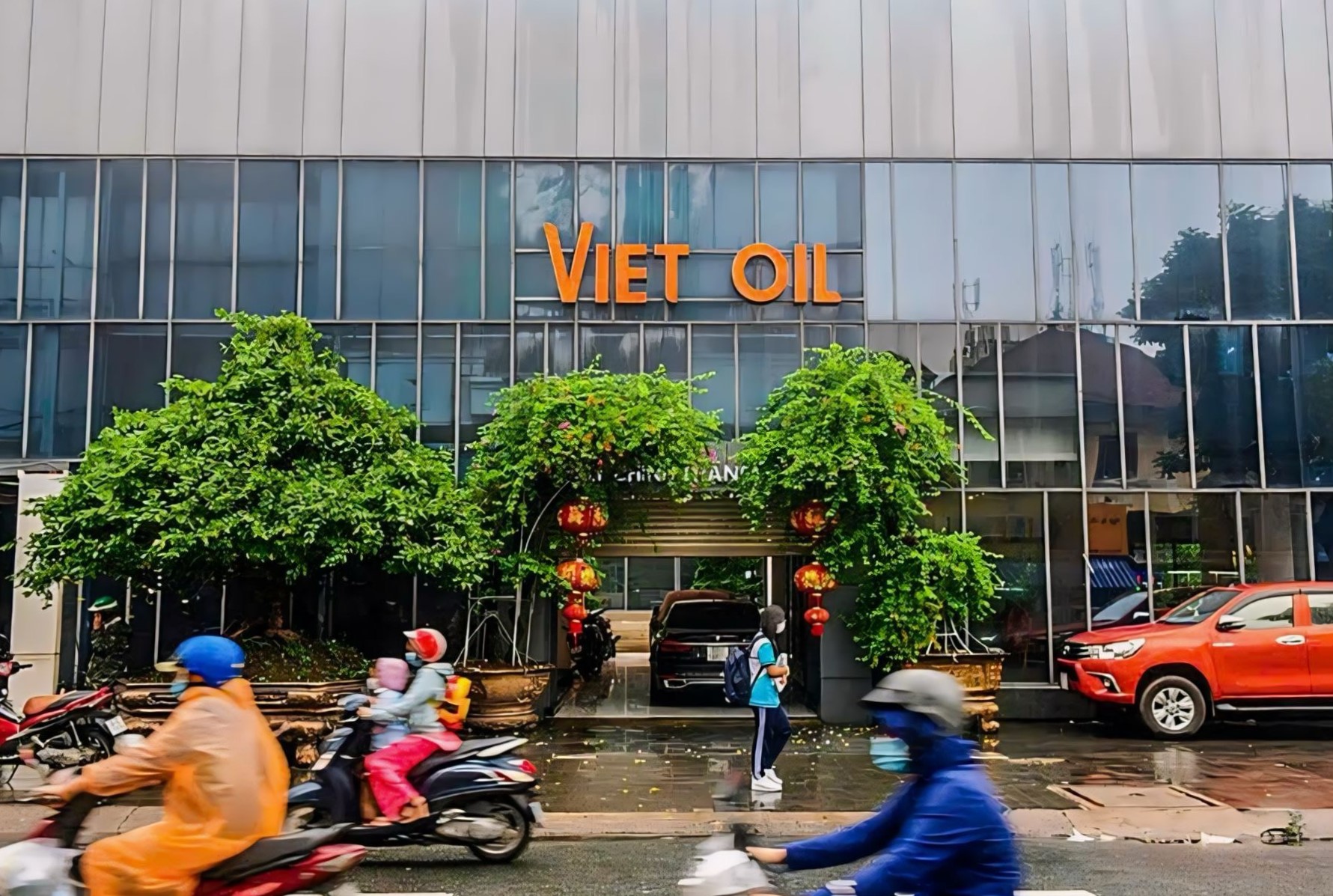Xuyên Việt Oil nợ xấu gần 5.500 tỷ đồng tại nhiều ngân hàng, từng thế chấp xe sang Rolls - Royce cho khoản vay tại VietinBank
