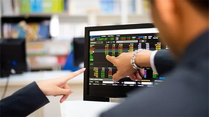 Khối ngoại mạnh tay gom cổ phiếu trụ trong phiên VN-Index "test" cản 1.300 điểm