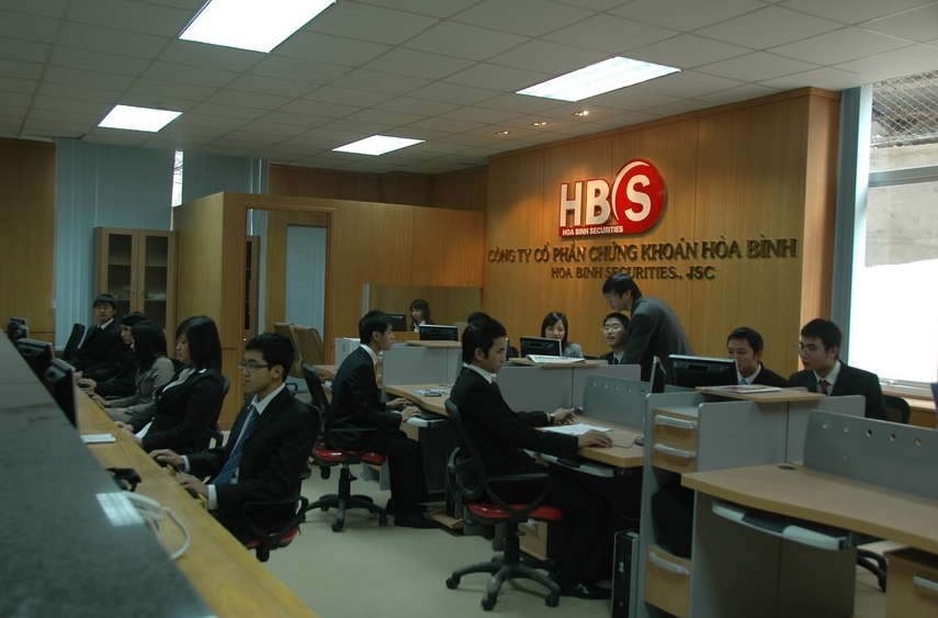 Sếp HBS tính chi 45 tỷ đồng 'gom' 18% vốn công ty