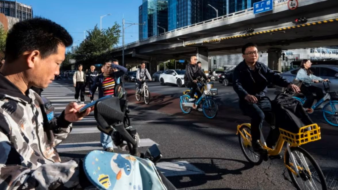 Cơn sốt chứng khoán Trung Quốc: Nhà đầu tư cuồng tới mức đang lái xe cũng phải đặt lệnh, 2 giờ đêm gọi môi giới mở tài khoản