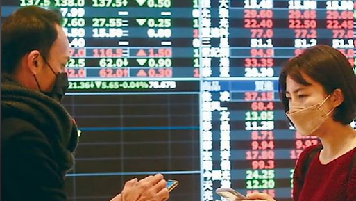 ‘Cơn sốt’ chứng khoán Trung Quốc: Nhà đầu tư “cuồng” tới mức dừng xe nhiều giờ trên cao tốc để giao dịch, 2 giờ sáng gọi môi giới mở tài khoản