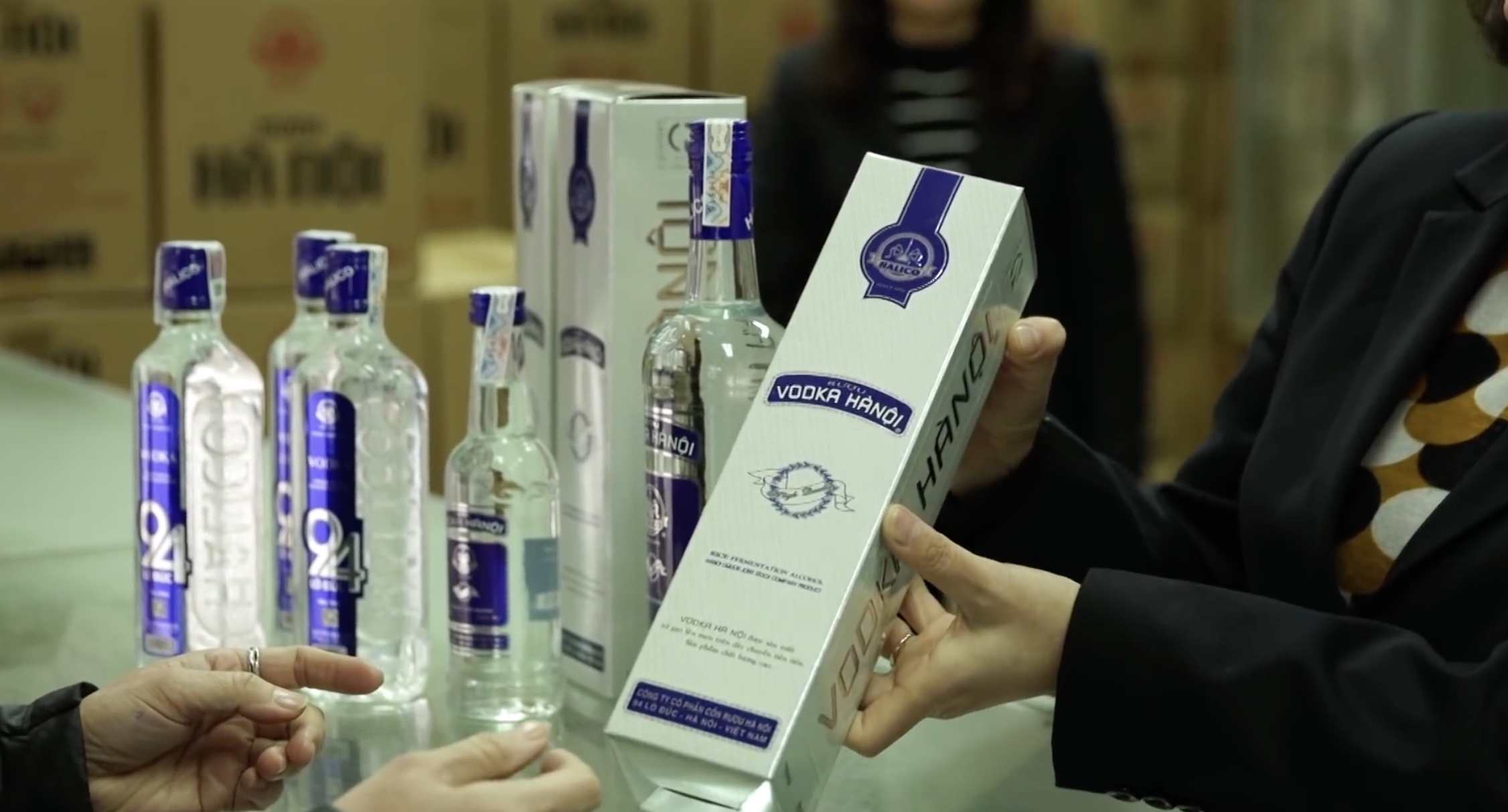 ‘Vodka Hà Nội’ tụt dốc, Habeco và chủ hãng rượu mạnh Johnnie Walker có lo?