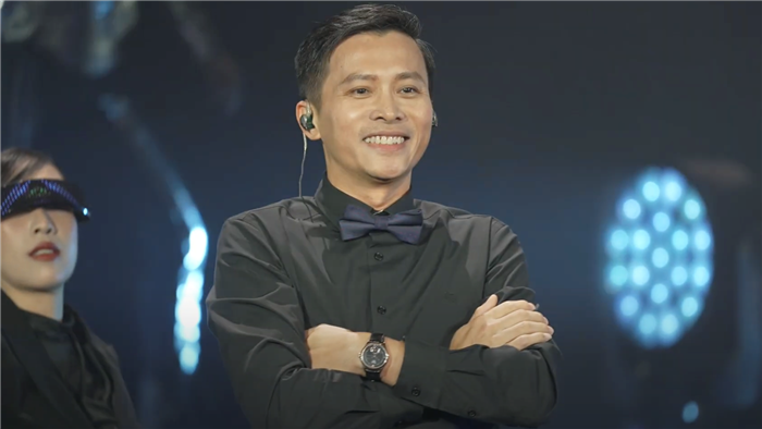 Chân dung vị CEO 8X của MB gây sốt cộng đồng mạng với ca khúc ‘Bên trên tầng lầu’