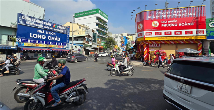 Chuỗi nhà thuốc Phượng Hoàng mở cửa hàng đầu tiên, cái tên đứng sau khiến Long Châu cũng phải dè chừng