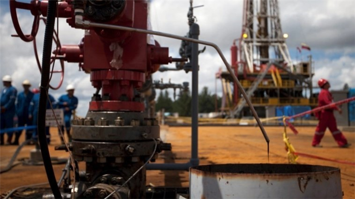 Giới chủ Mỹ muốn ông Trump dỡ lệnh trừng phạt quốc gia có trữ lượng dầu lớn bậc nhất thế giới, nhấn mạnh lệnh cấm chỉ có lợi cho Nga, Trung Quốc