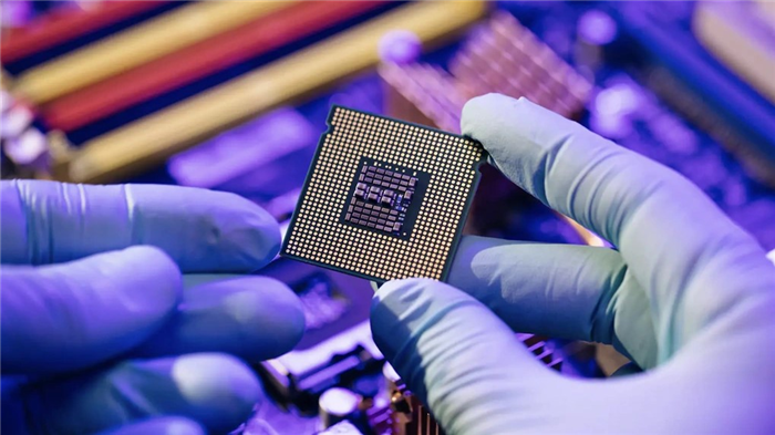 Khẩn trương hoàn thiện cơ chế phát triển nhân lực bán dẫn trong năm 2025