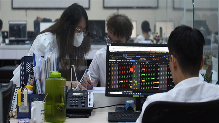 Nâng chuẩn nhà đầu tư chứng khoán chuyên nghiệp: Thu nhập tối thiểu 1 tỷ, giao dịch ít nhất 10 lần/quý?