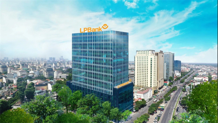 LPBank tính chi 10.000 tỷ đồng mua 5% vốn FPT