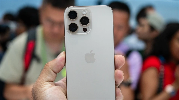Người Việt chi 1.100 tỷ đồng mua iPhone 16 trong ngày đầu mở bán