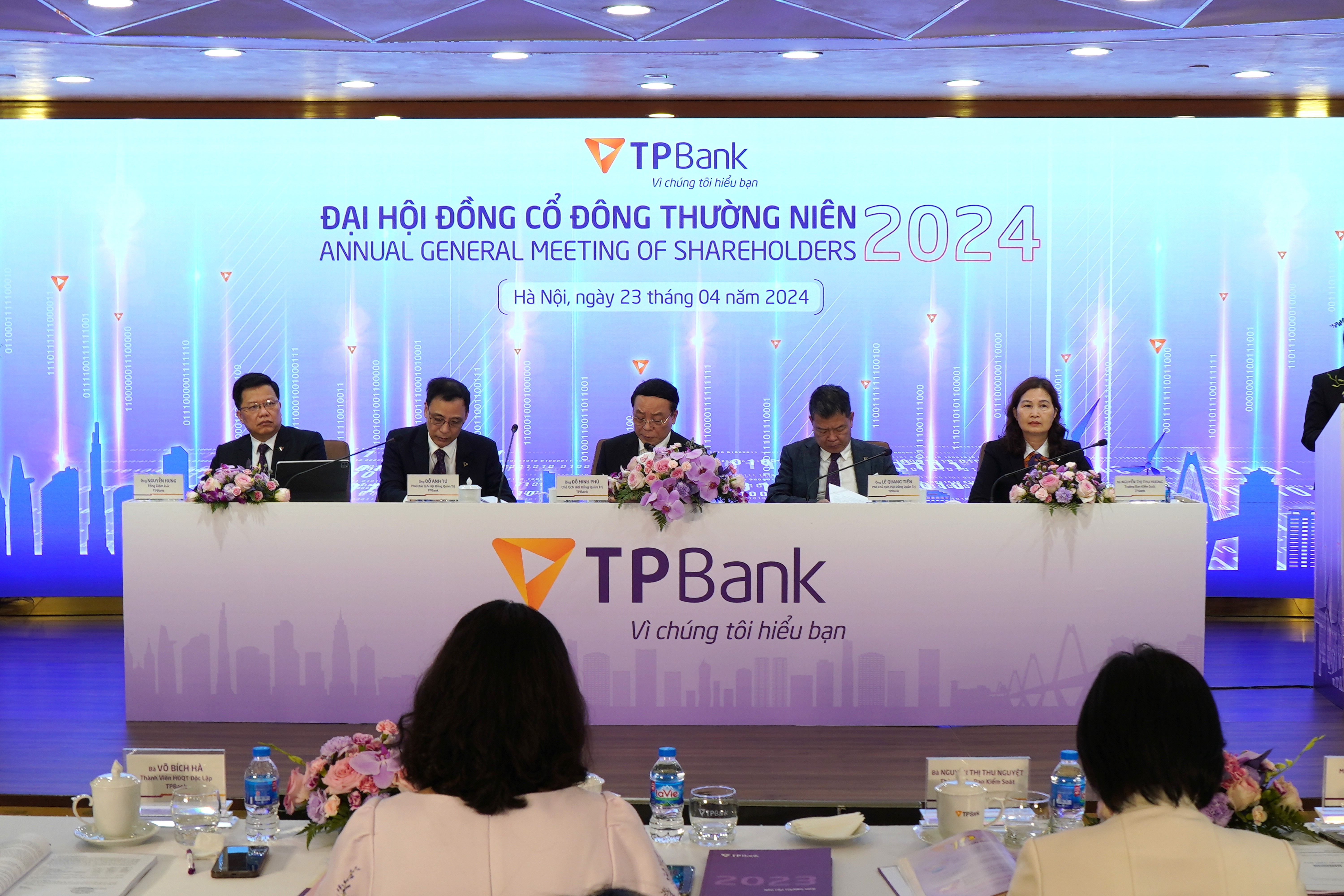 AGM 2024 TPBank: Hơn 100 cổ đông đại diện cho 80,7% cổ phần tham dự, trình mục tiêu lãi 7.500 tỷ đồng